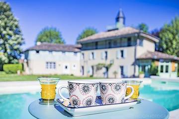 Gîte pour 12 personnes, avec jardin à Cassagne (Haute-Garonne)