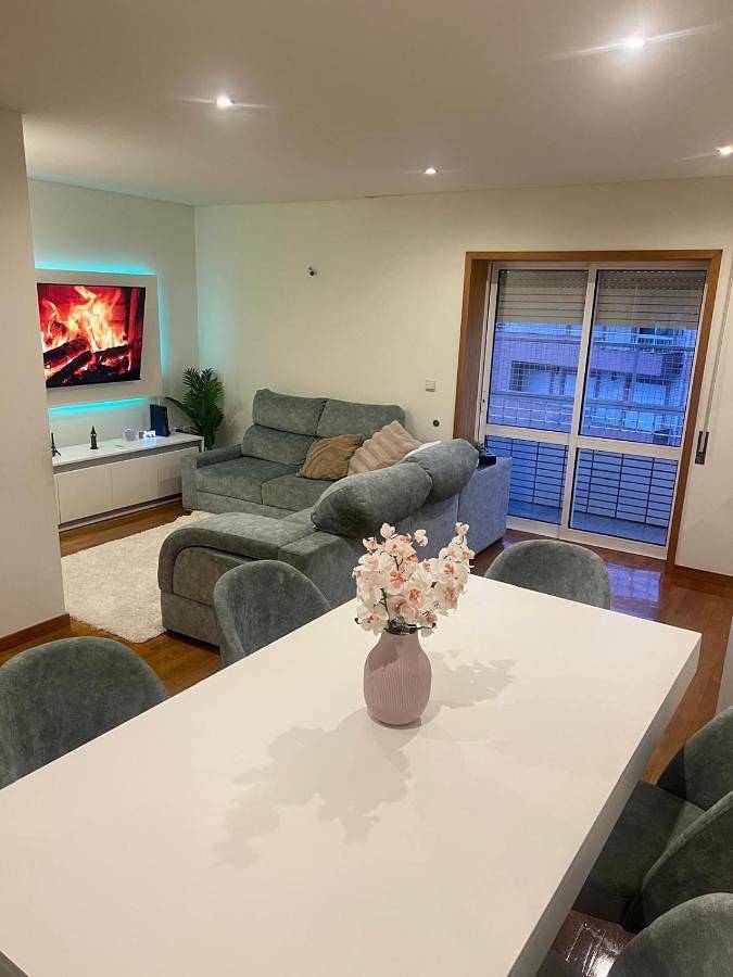 Apartamento para 4 personas, con Balcón además de Terraza y Vistas en Fafe
