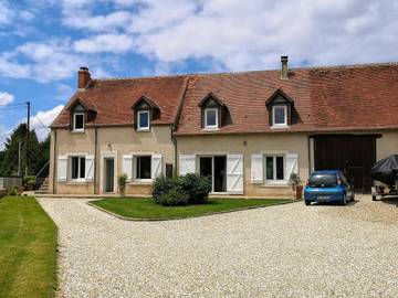 Gîte pour 10 personnes, avec vue et jardin dans Lac de Chambon