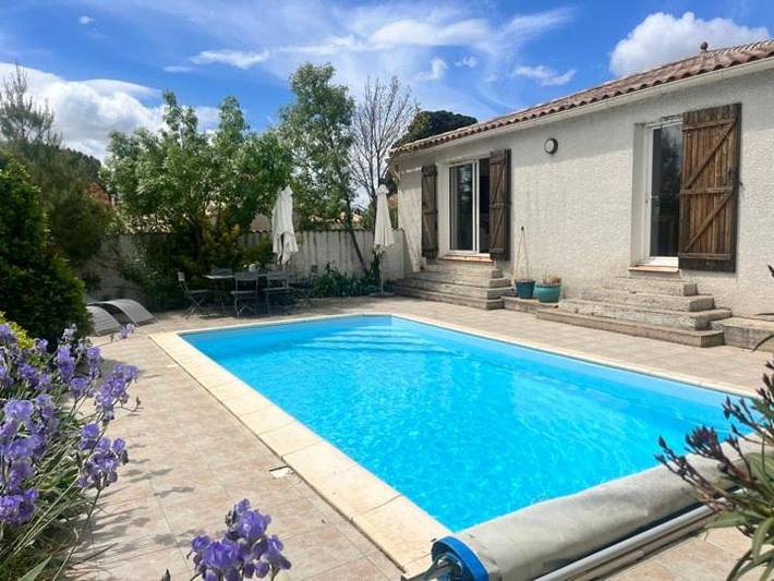 Location de vacances pour 6 personnes, avec jardin ainsi que terrasse et piscine à Puimisson