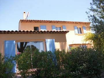 Chambre d’hôte pour 3 personnes, avec jardin et piscine, adapté aux familles à Lorgues