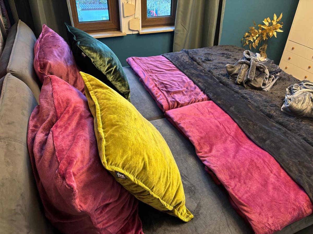 Ganze Ferienwohnung, Double Room with Private Bathroom and Garden view in Meiningen, Werratal