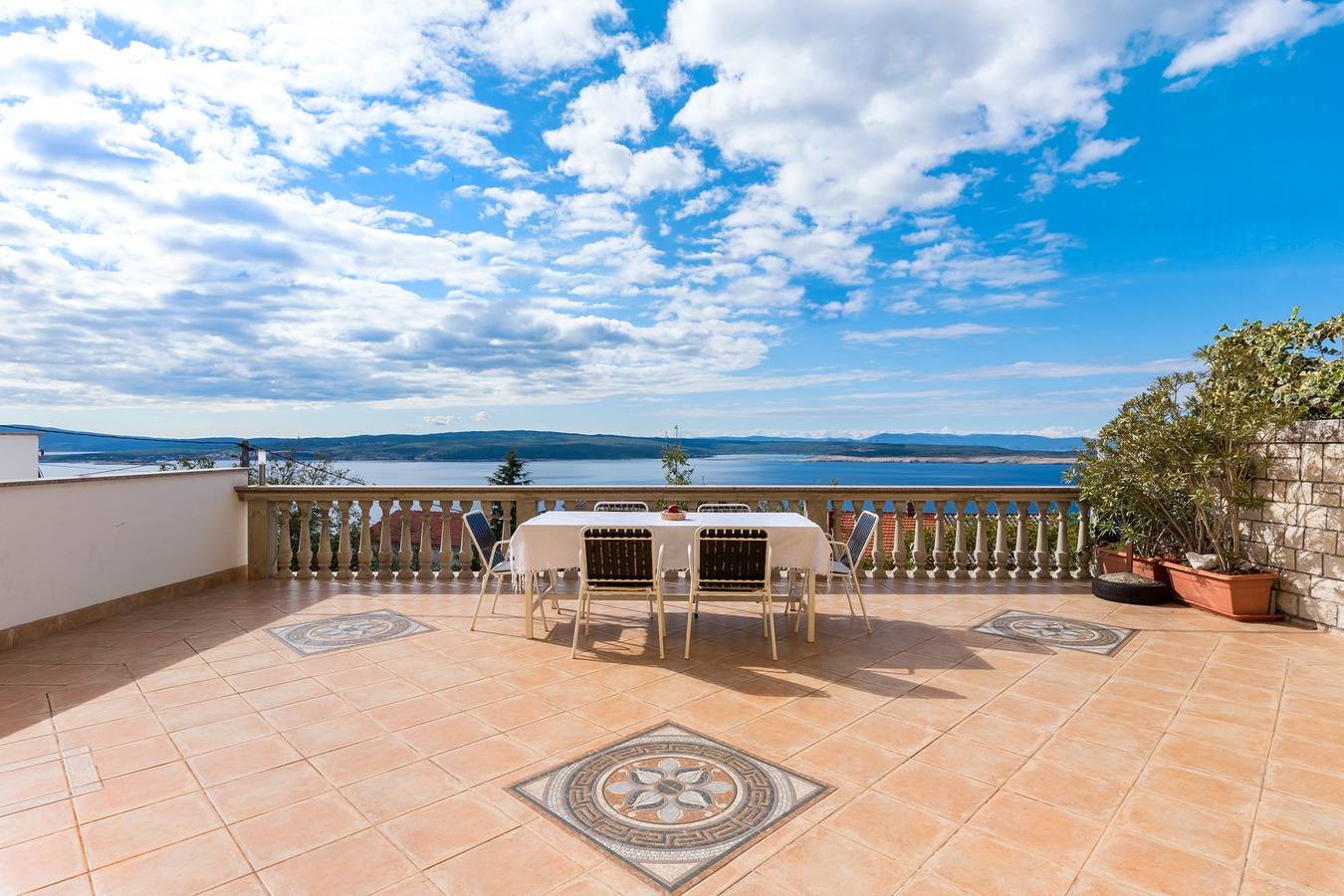 Ganze Wohnung, 2-Zimmer-Ferienwohnung mit Terrasse und Meerblick Dramalj, Crikvenica A-5592-c in Dramalj, Primorje-Gorski Kotar