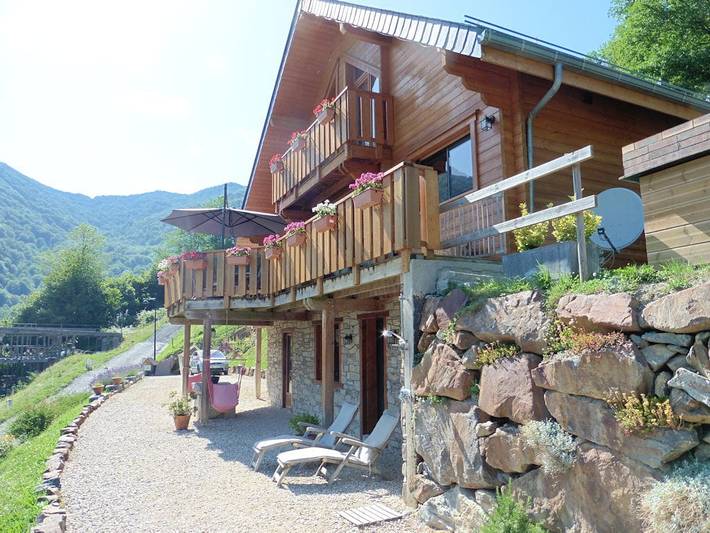 Chambre d’hôte pour 3 personnes, avec sauna ainsi que jardin et jacuzzi