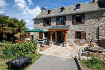 Gîte pour 10 personnes, avec jardin et terrasse à Cazaux-Debat