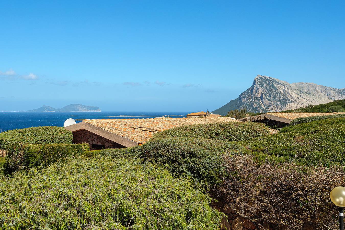 Casa de vacaciones "Villa Caterina" con vistas al mar, piscina compartida y Wi-Fi in Cala Girgolu, San Teodoro