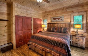 Log Cabin for 4 Guests in Fontana Lake, Swain County, Picture 4