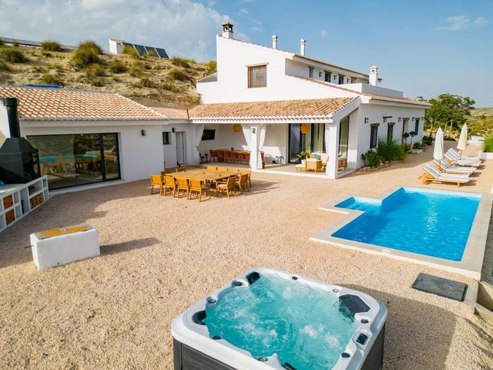 Casa rural para 20 personas, con Jacuzzi y Terraza además de Jardín y Piscina en Galera 