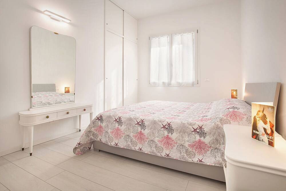 Ganze Wohnung, Villa Malù - Apt Mara Pool- und Seeblick in Torri del Benaco, Gardasee-Berge