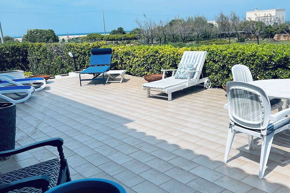 Sweet Dreams Villanova Gorgeous Beachfront Villa with incredible view of the sea in Marina di Ostuni, Salento