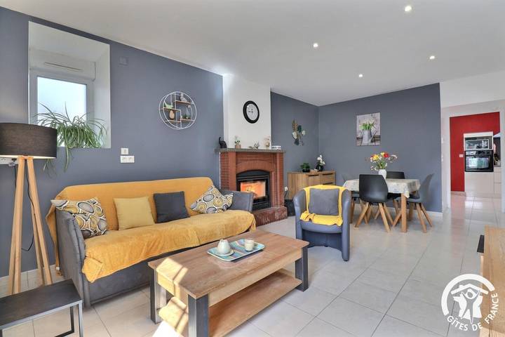 Gîte pour 4 personnes, avec jardin ainsi que piscine et terrasse à La Chapelle-Chaussée - 3