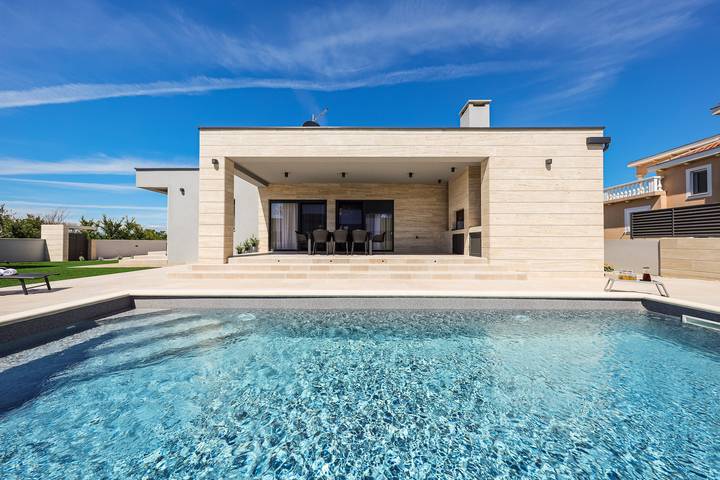 Villa pour 8 personnes, avec jardin et terrasse à Nin - 2