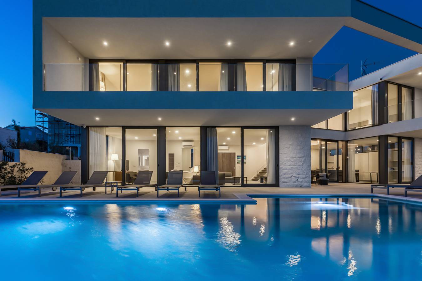 Villa Venus - atemberaubende Strandvilla mit Pool und Sauna für zehn Gäste in Rogoznica, Šibenik-Knin