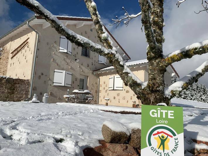 Gîte pour 4 personnes, avec jardin à Saint-Priest-la-Prugne