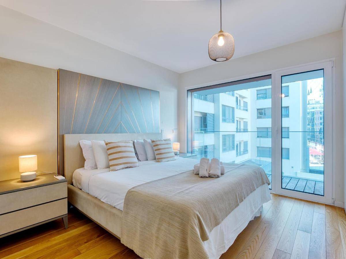 Apartamento inteiro, Three-Bedroom Apartment with Balcony in Lisboa, Costa de Lisboa