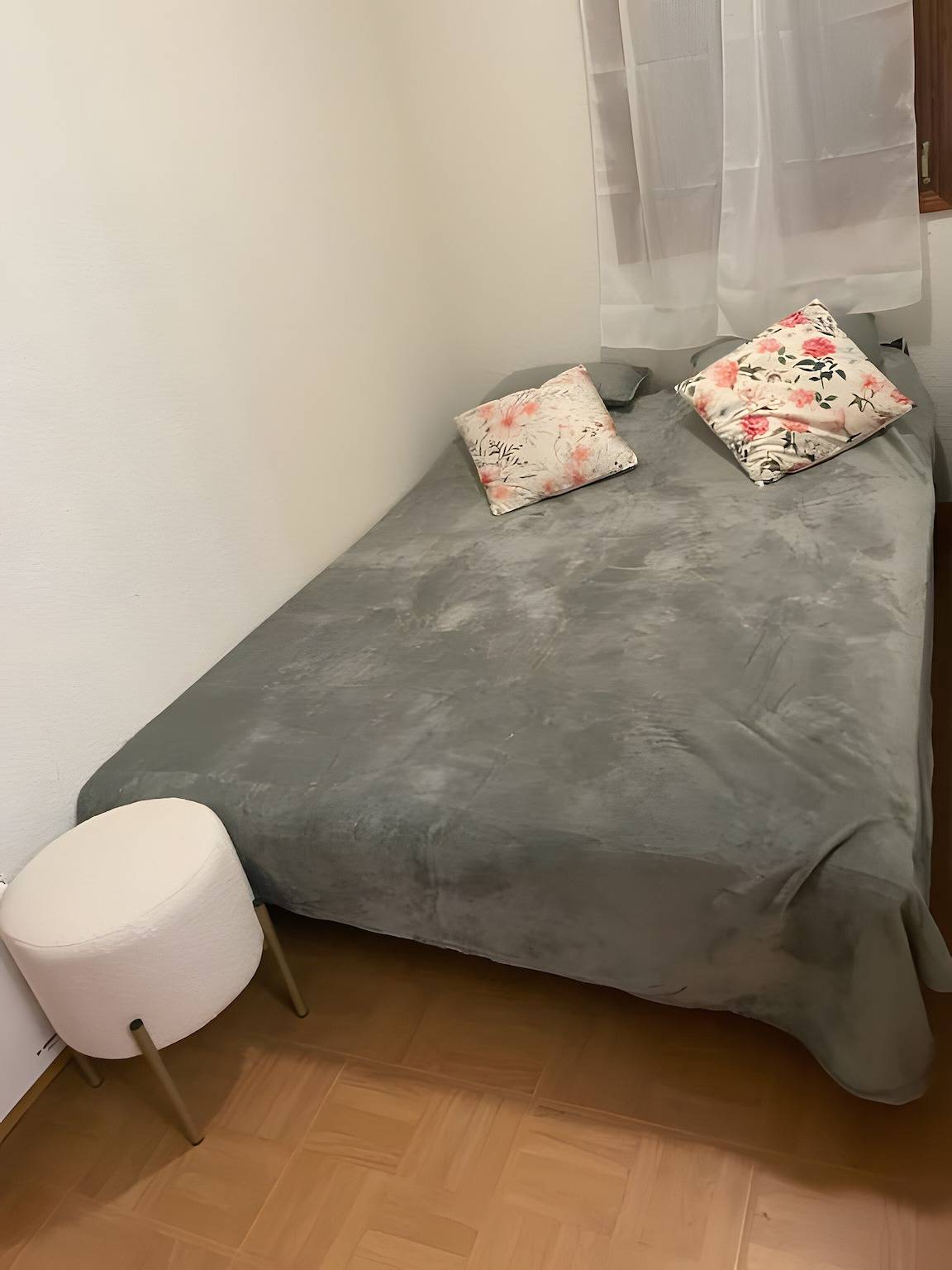 Apartamento entero, Apartamento para 4-6 personas cerca de las pistas con vistas a la montaña, balcón y Wi-Fi in Flumet, Albertville region