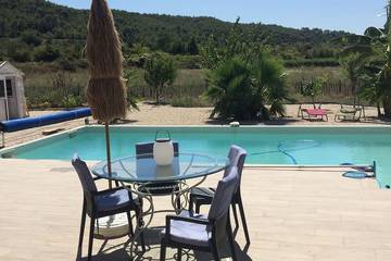 Location de vacances pour 4 personnes, avec jardin à Montmirat