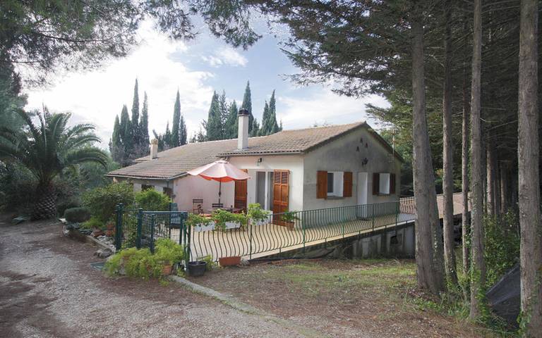 Gîte pour 5 personnes, avec vue et jardin