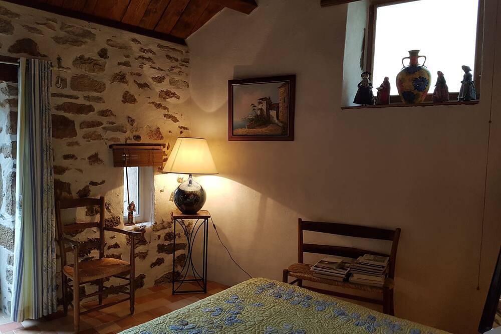 La Terrasse De Peyre room \"La Provençale in Comprégnac, Parc naturel régional des Grands Causses