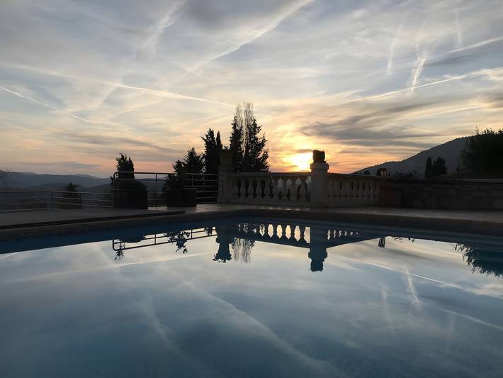 Quarto 'Chambre 2' com vista mar e maciço de l'Estérel, Wi-Fi e ar condicionado in Cabris, Costa mediterrânica (França)