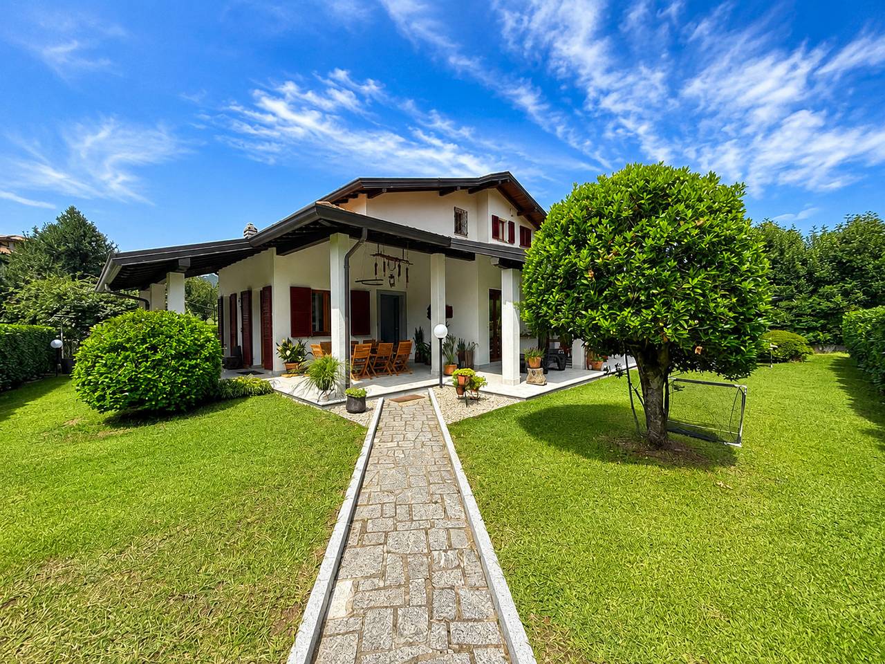 Villa dei Mumi in Luino, Comune di Luino