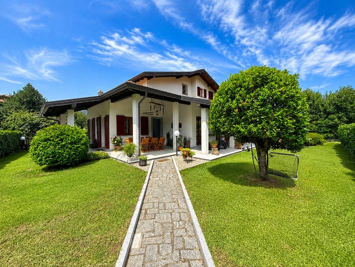 Holiday home for 8 people, with lake view and view as well as garden, with pets - 1
