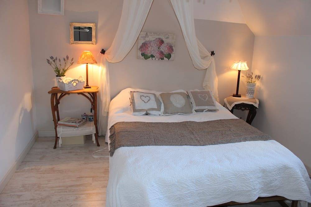 Charming villa with summer-heated pool in the heart of the Kings' Valley in Chambray-lès-Tours, Tours region