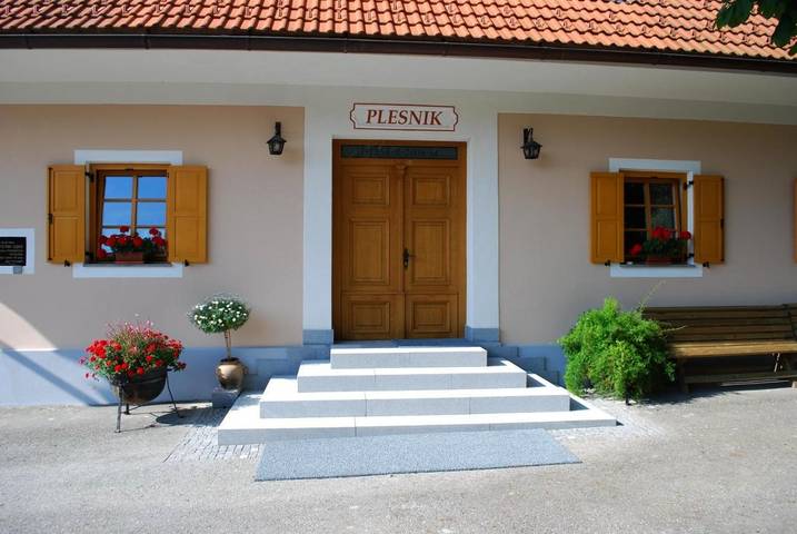 Privatzimmer für 3 Personen, mit Balkon und Terrasse sowie Garten in Windischgrätz