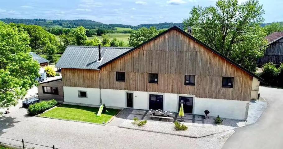 Gîte pour 8 personnes, avec jardin et vue dans Laviron