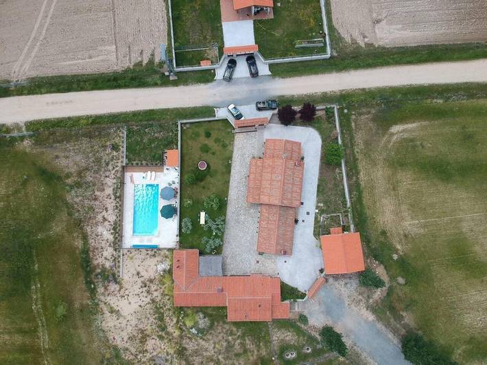 Casa de vacaciones para 20 personas, con piscina además de jardín y vistas, Se admiten mascotas en Comarca de Ávila - 2