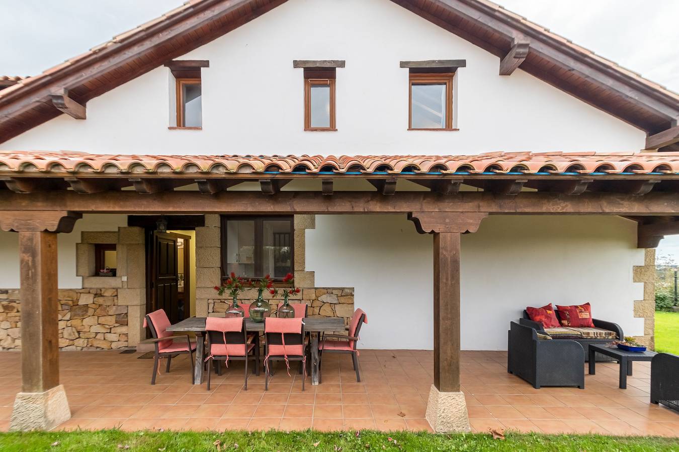 Casa Rural El Castro: alojamiento para 8 personas con vistas al mar y al jardín in La Revilla, San Vicente de la Barquera