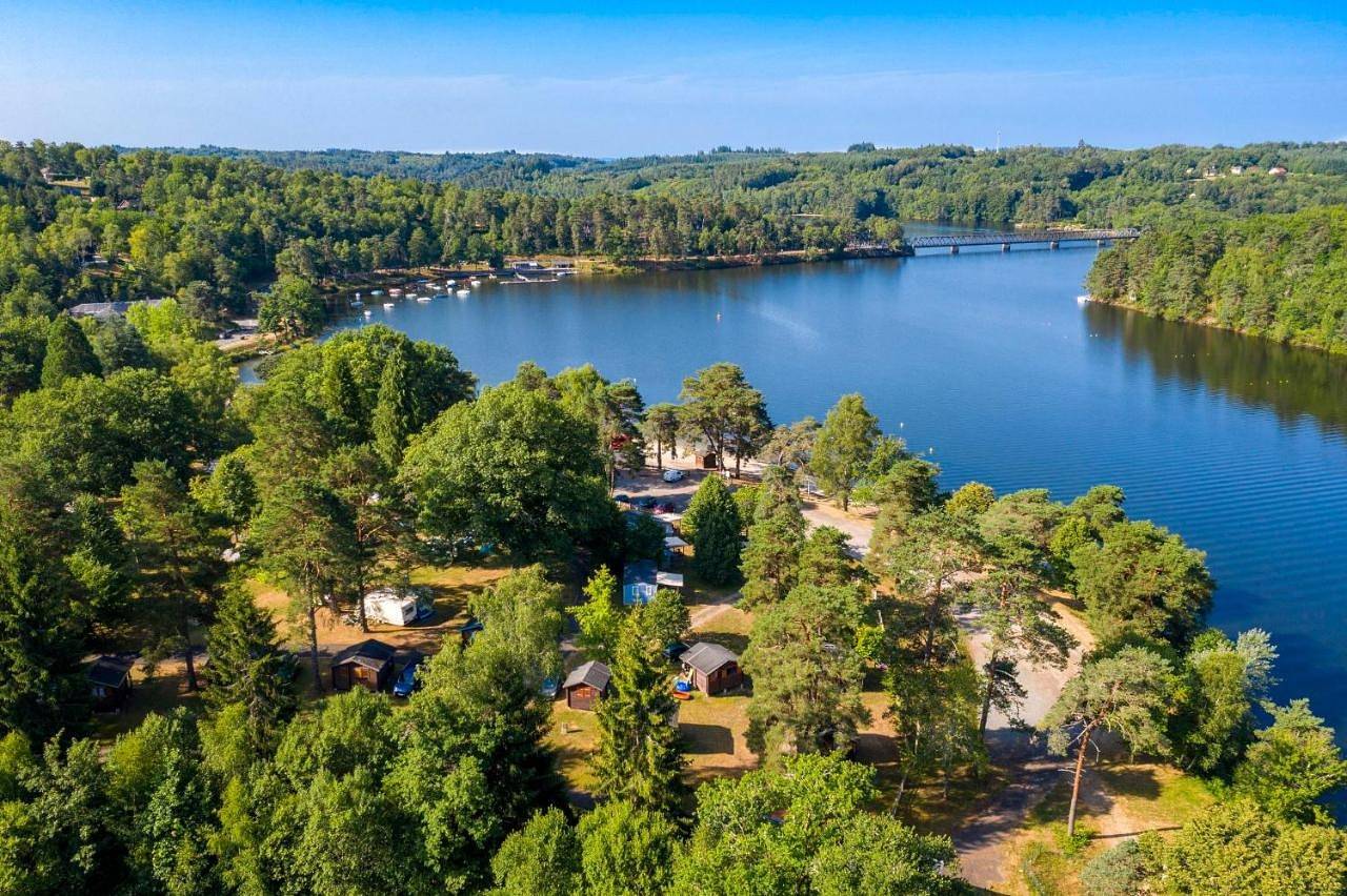 Camping du Lac in Marcillac-la-Croisille, Région de Tulle