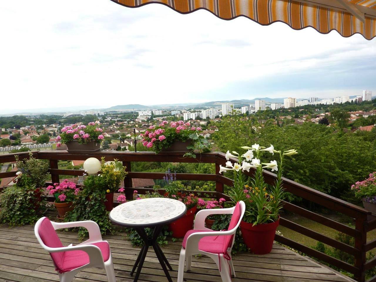Appartement entier, Apartment with Terrace in Cébazat, Parc naturel régional des Volcans d'Auvergne