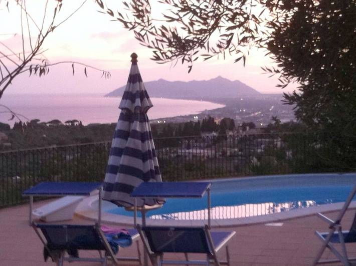 Villa per 8 persone, con Terrazza e Giardino nonché Piscina e Panorama a Terracina