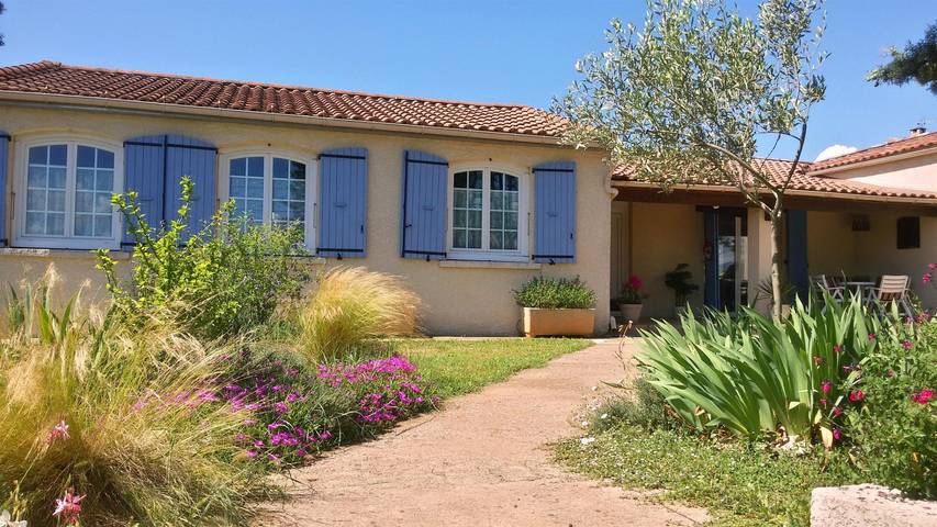 Gîte pour 8 personnes, avec jardin ainsi que terrasse et piscine, animaux acceptés à Canet (Hérault) - 3