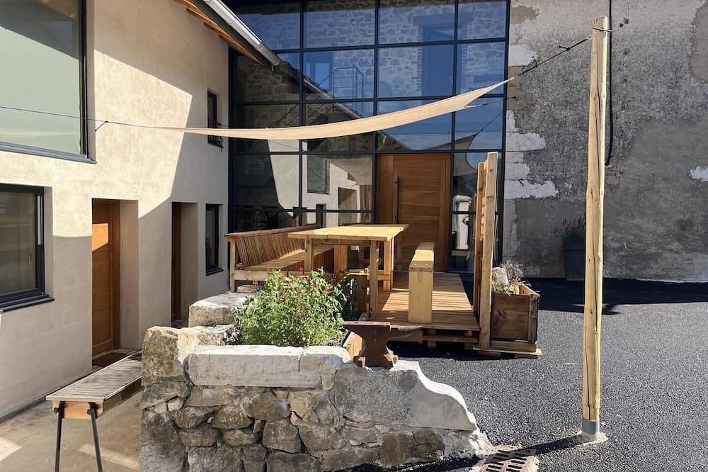 Gîte Ludivine et Péluchet in Chézery-Forens, Parc naturel régional du Haut-Jura