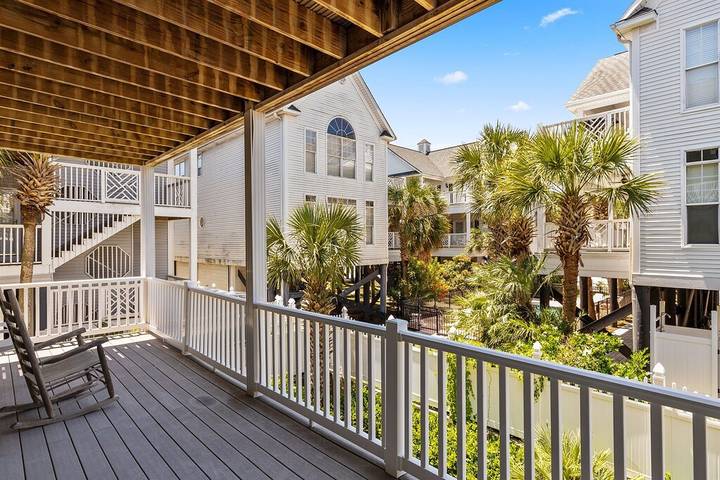 Vacation rental for 16 people, with yard and balcony, with pets in Cherry Grove Beach