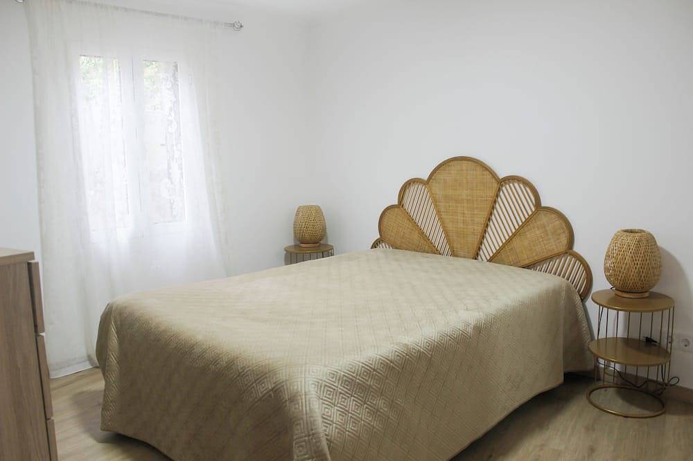 Your retreat between turquoise shores and forested paths in Machico, Madeira