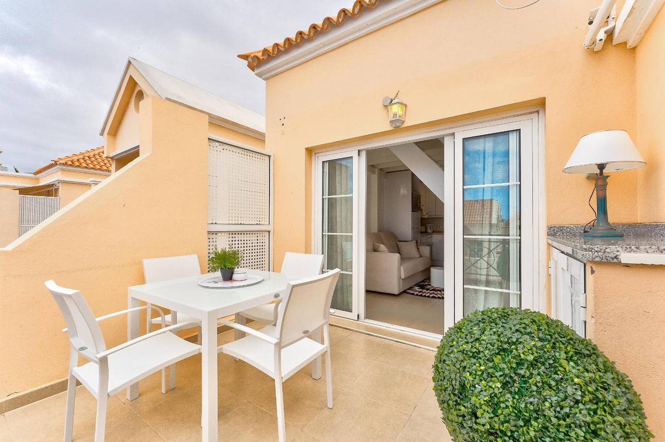 Entire apartment, Vacation Apartment 'Yucca Park' with Shared Pool, Wi-Fi & Air Conditioning in Playa del Duque, Adeje