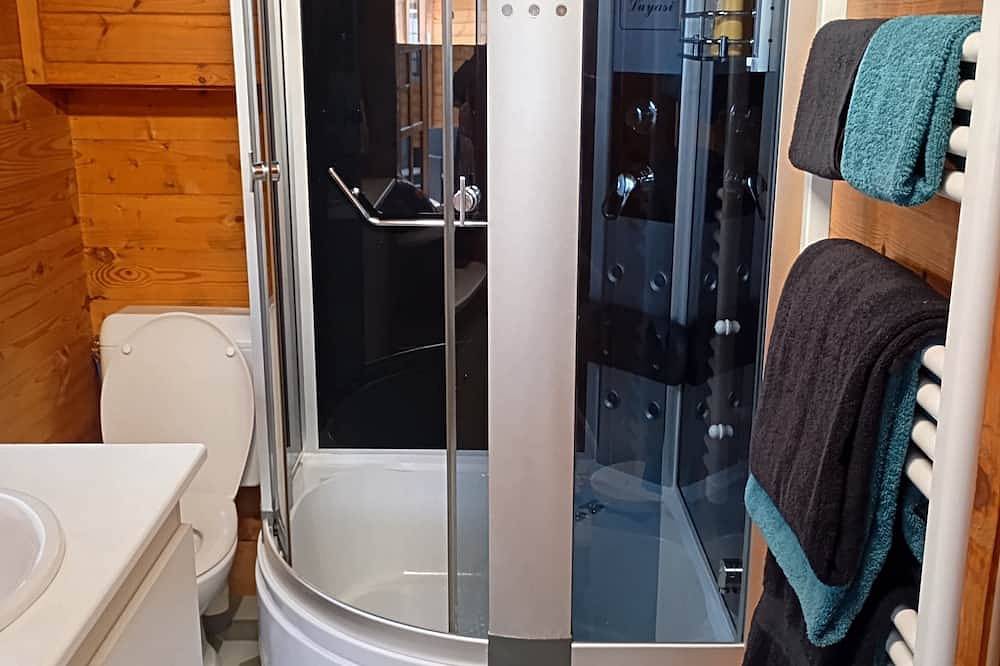 Charming chalet with Wifi and Ac in peaceful Bobigny in Bobigny, Seine-Saint-Denis