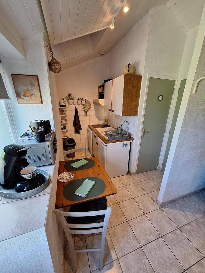 Gîte pour 2 personnes, avec vue ainsi que terrasse et piscine à Sulniac - 3