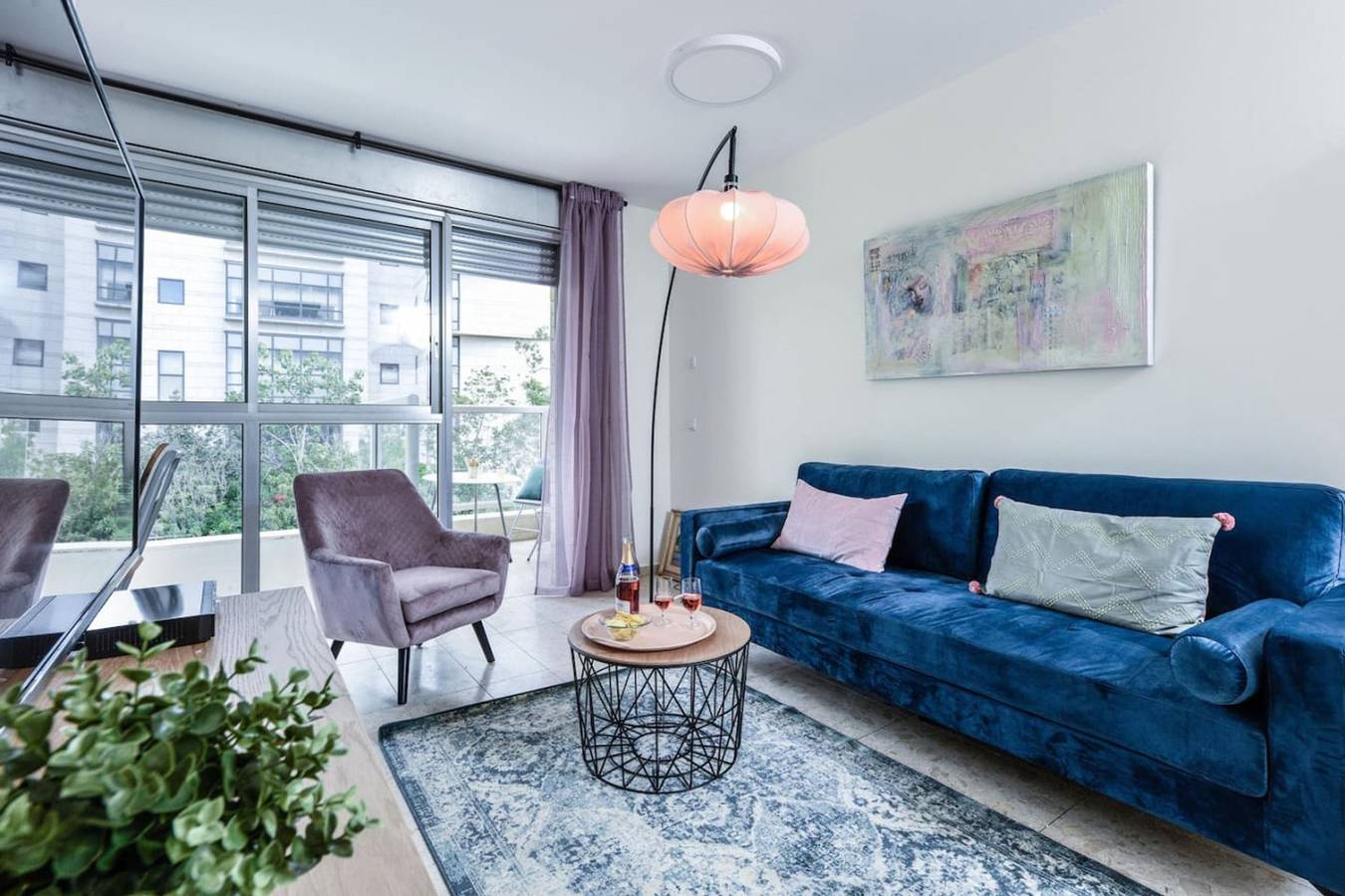 Entire apartment, Charming 1Br Apt with Balcony By Sea N' Rent in Tel Aviv, Tel Aviv District