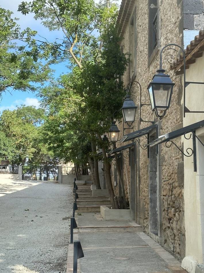 Gîte pour 8 personnes, avec piscine ainsi que terrasse et jardin à Agde - 2