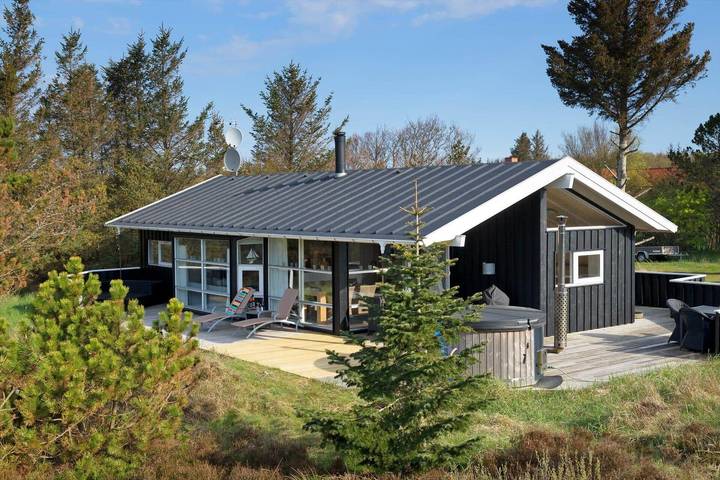 Ferienhaus für 6 Personen, mit Pool und Whirlpool sowie Terrasse und Sauna