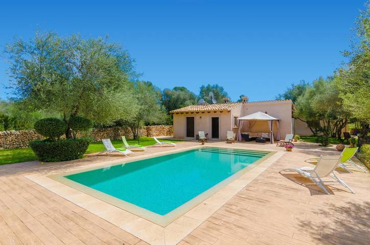 Finca für 8 Personen, mit Terrasse in Llucmajor