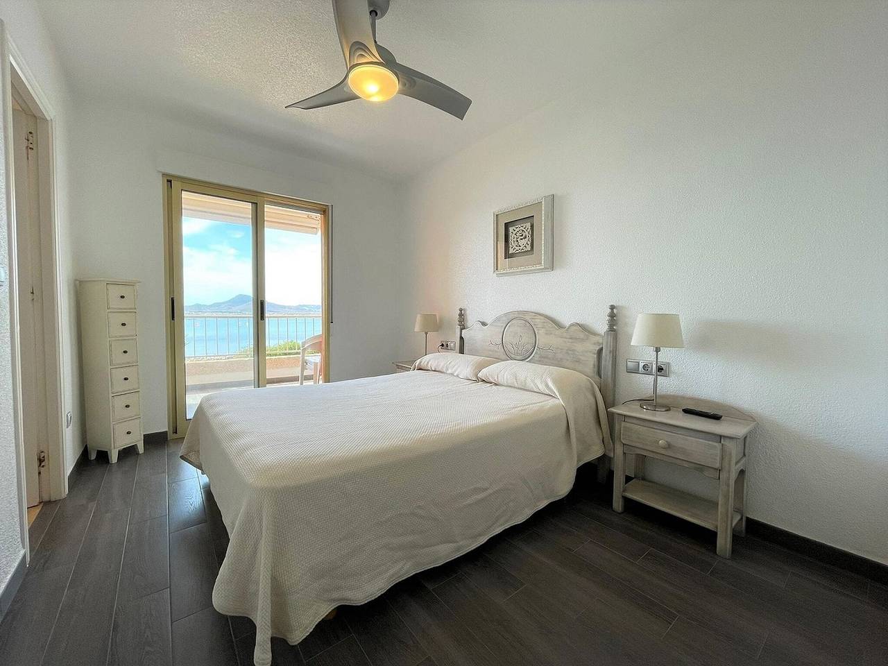 Appartement avec piscine sur la plage de La Manga in La Manga del Mar Menor, Mar Menor