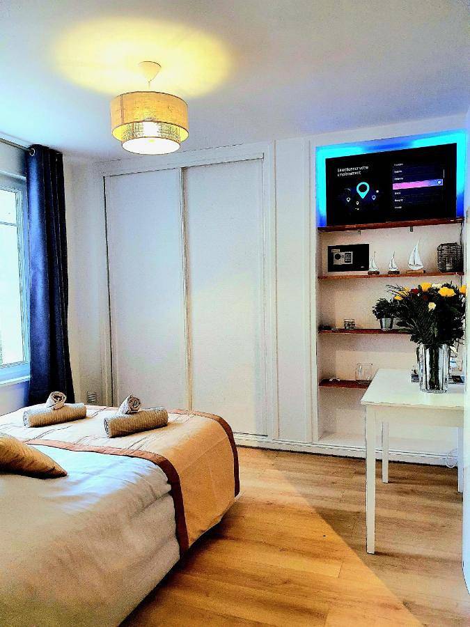Appartement entier, Studio with Terrace in Boulogne-sur-Mer, Région de Boulogne-sur-Mer