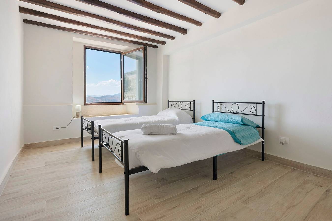 Camera 'Turiddu' Sikania Agrirelais con vista montagna, Wi-Fi e aria condizionata in Caccamo, Provincia di Palermo