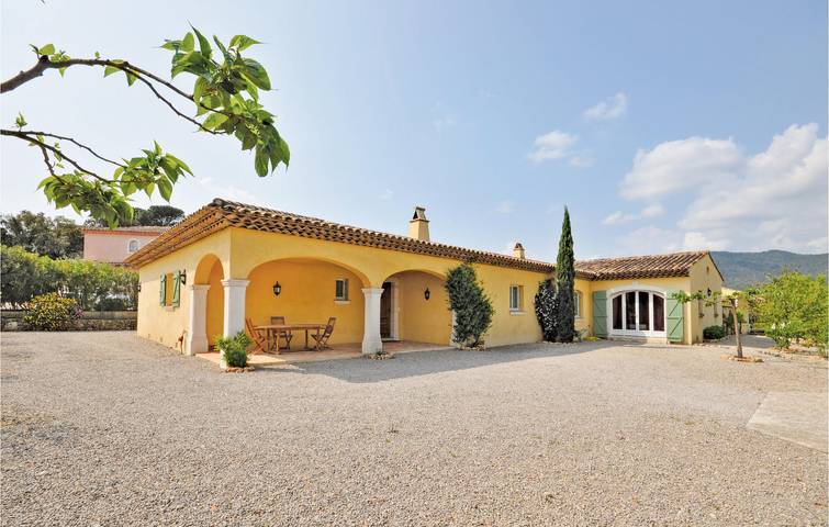 Maison de vacances pour 6 personnes, avec Terrasse ainsi que Jardin et Piscine à Le Plan-de-la-Tour