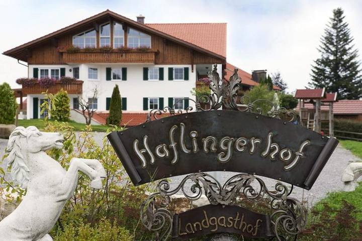 Hotel für 3 Personen, mit Balkon und Terrasse sowie Garten und Sauna in Roßhaupten